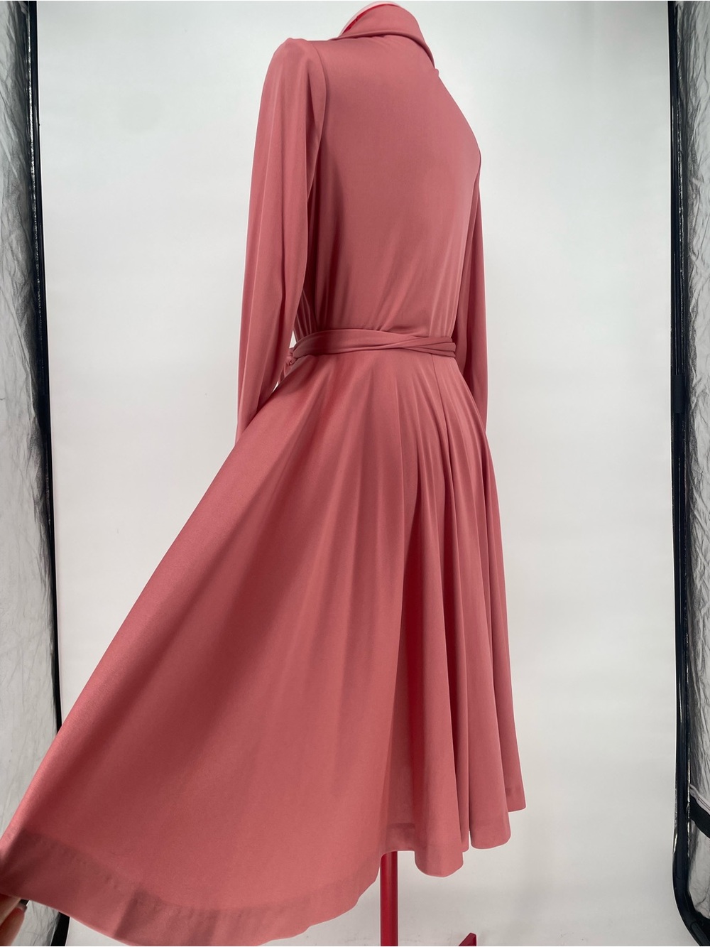 1970s Dusty Rose Long-sleeve Belted Shirtwaist Casual Day Dress Pointed Collar - Picture 4 of 9